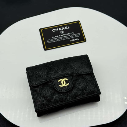 【シャネル】定番CFライン キャビアスキン三つ折財布 高級感漂う春夏新作