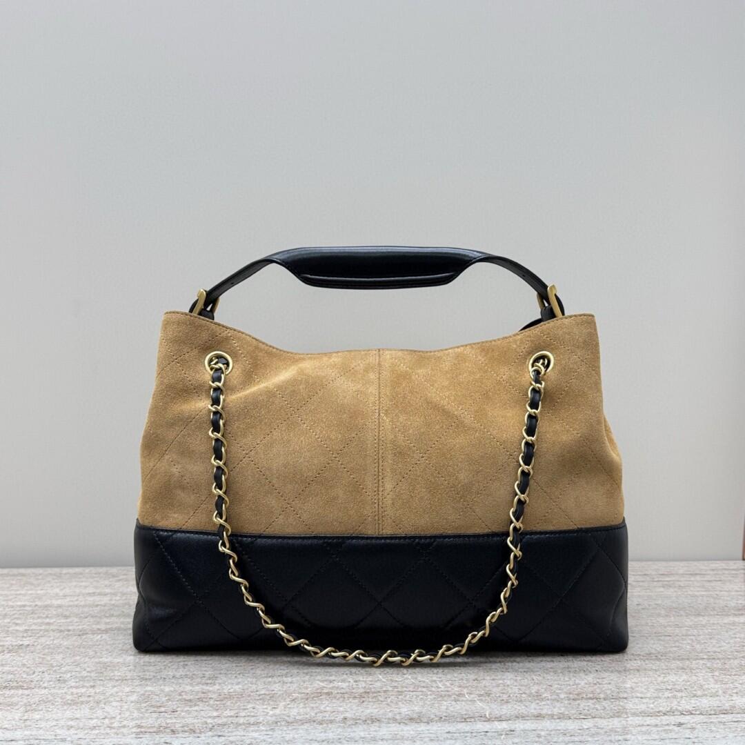 【シャネル】★秋冬のコーデに大活躍★HOBO バッグ★25A限定