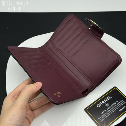 【シャネル】  2つ折り財布 キャビアスキン レザー ゴールド金具 財布A48667