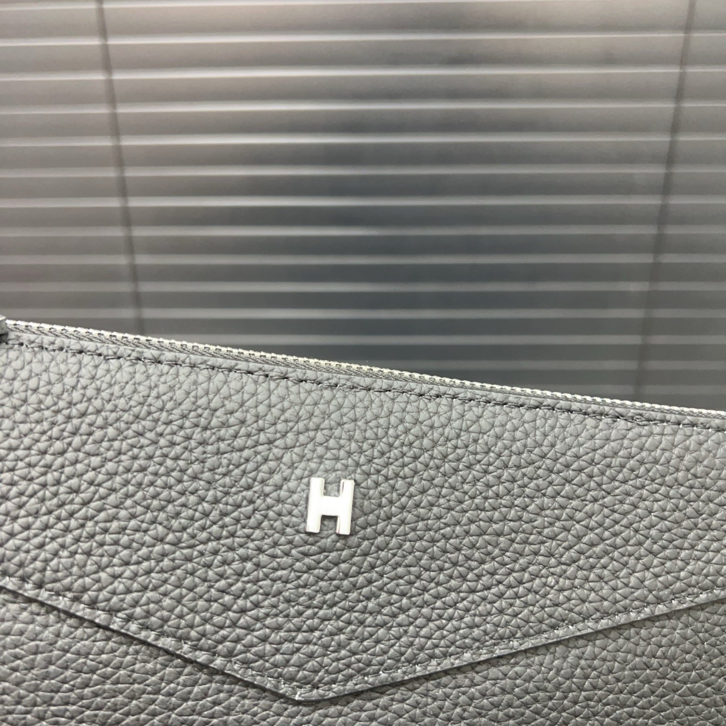 【エルメス】シンプルでエレガント ブラックレザークラッチ 大人の男性に最適