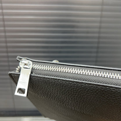 【エルメス】シンプルでエレガント ブラックレザークラッチ 大人の男性に最適