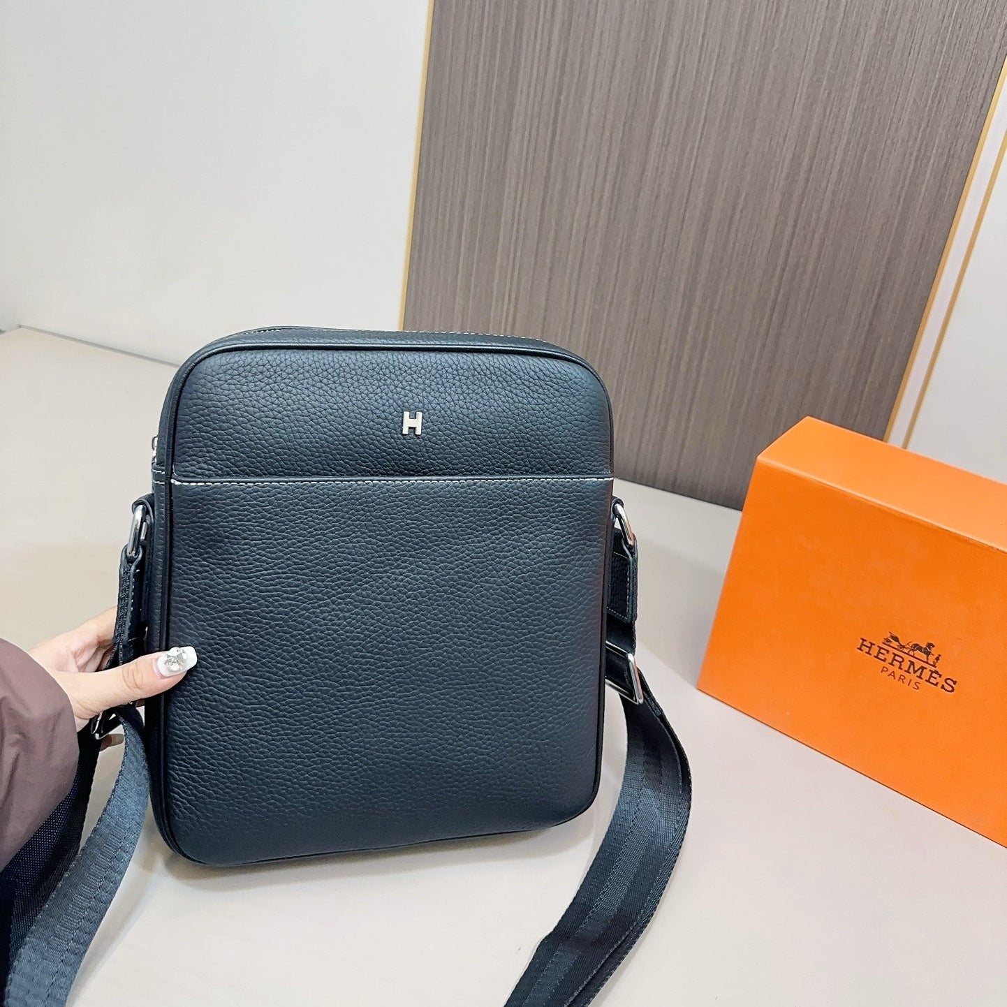 【エルメス】ユニセックス ブラックメッセンジャーバッグ（送料無料）