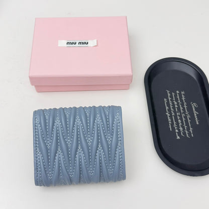 【ミュウミュウ】上品なデザイン♪おしゃれ】3つ折り財布3色