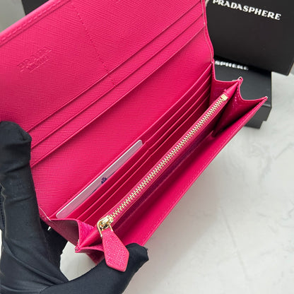 【プラダ】シンプル＆モダン サフィアーノレザーの新定番 今だけ特価