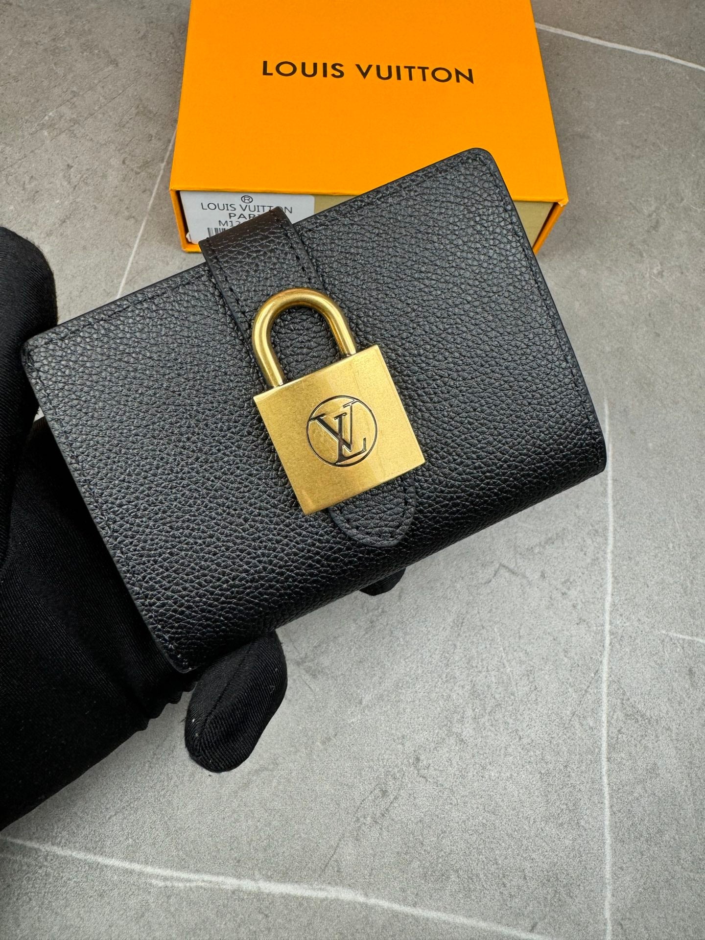 【ルイヴィトン】折りたたみ財布 コンパクト ロゴ ギフトに5色