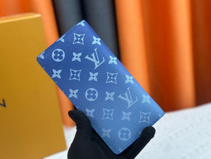 【ルイヴィトン】多機能長財布とクラシック短財布 フラワーモチーフが目を引く