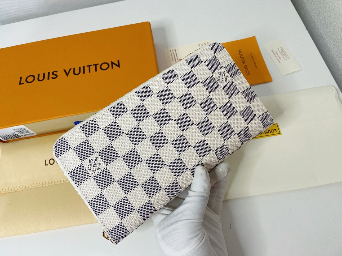 【ルイヴィトン】Zippy大容量財布 今だけ限定販売 話題の人気モデル