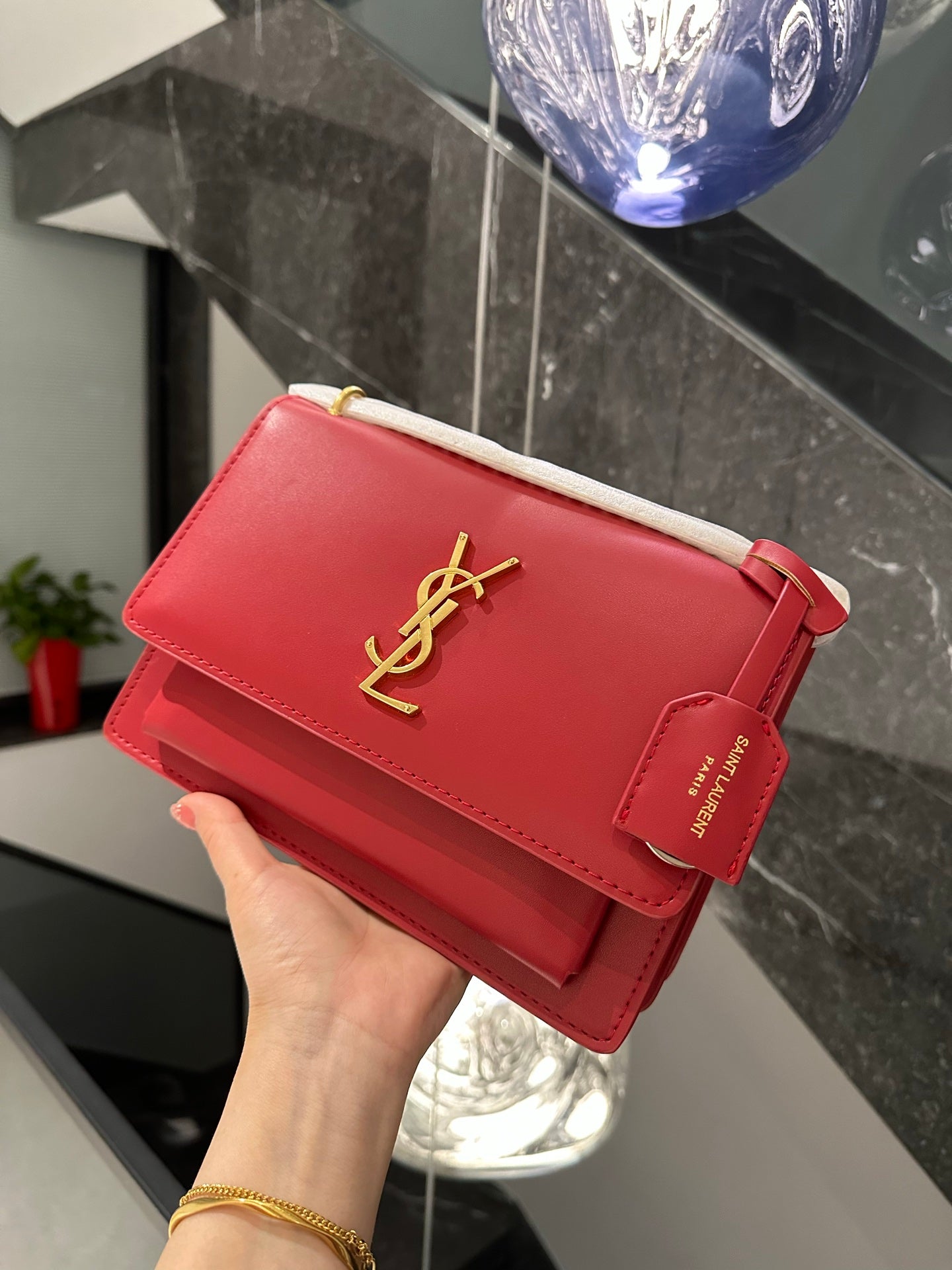 【サンローラン】スムースレザーのサンセットミディアム